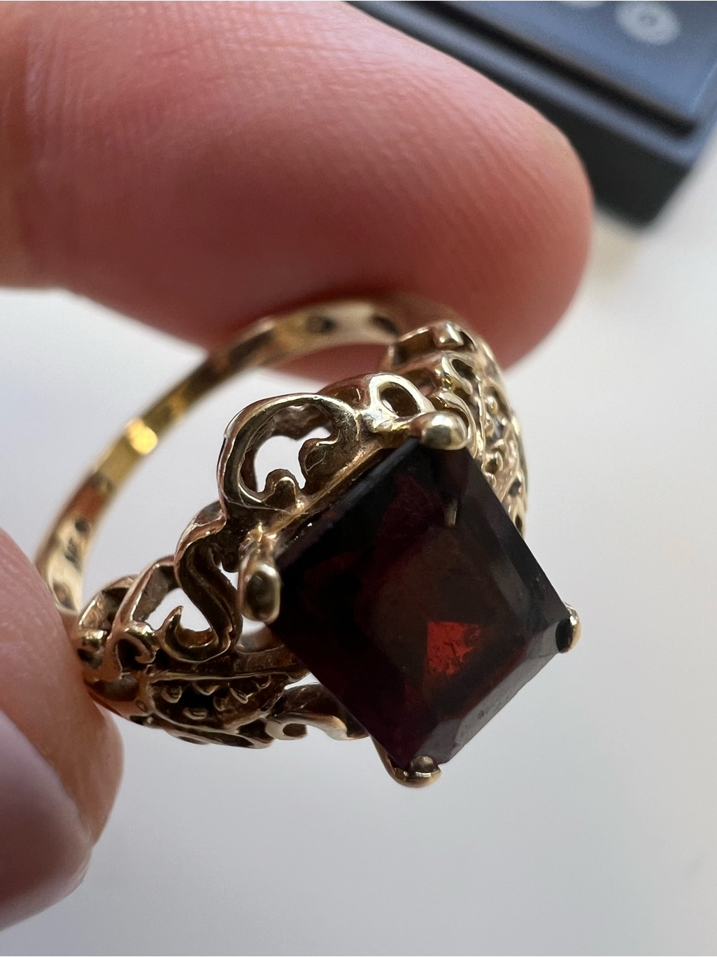 Vintage Heirloom 10k Yellow Gold Garnet Ring